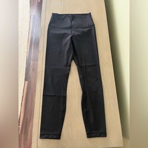 Lululemon Wunder Under leggings size 6 25” length